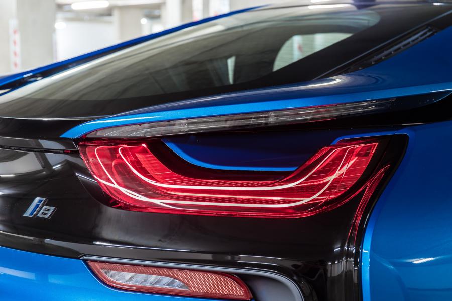  BMW i8 2014 года  (UK) (фото 12 из 69)